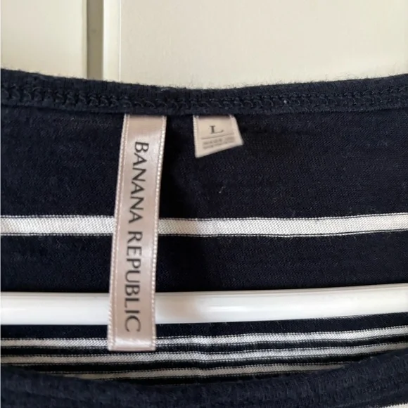 BANANA REPUBLIC • LONG SLEEVE • WOMENS • LARGE • NAVY AND WHITE STRIPES - Picture 2 of 3